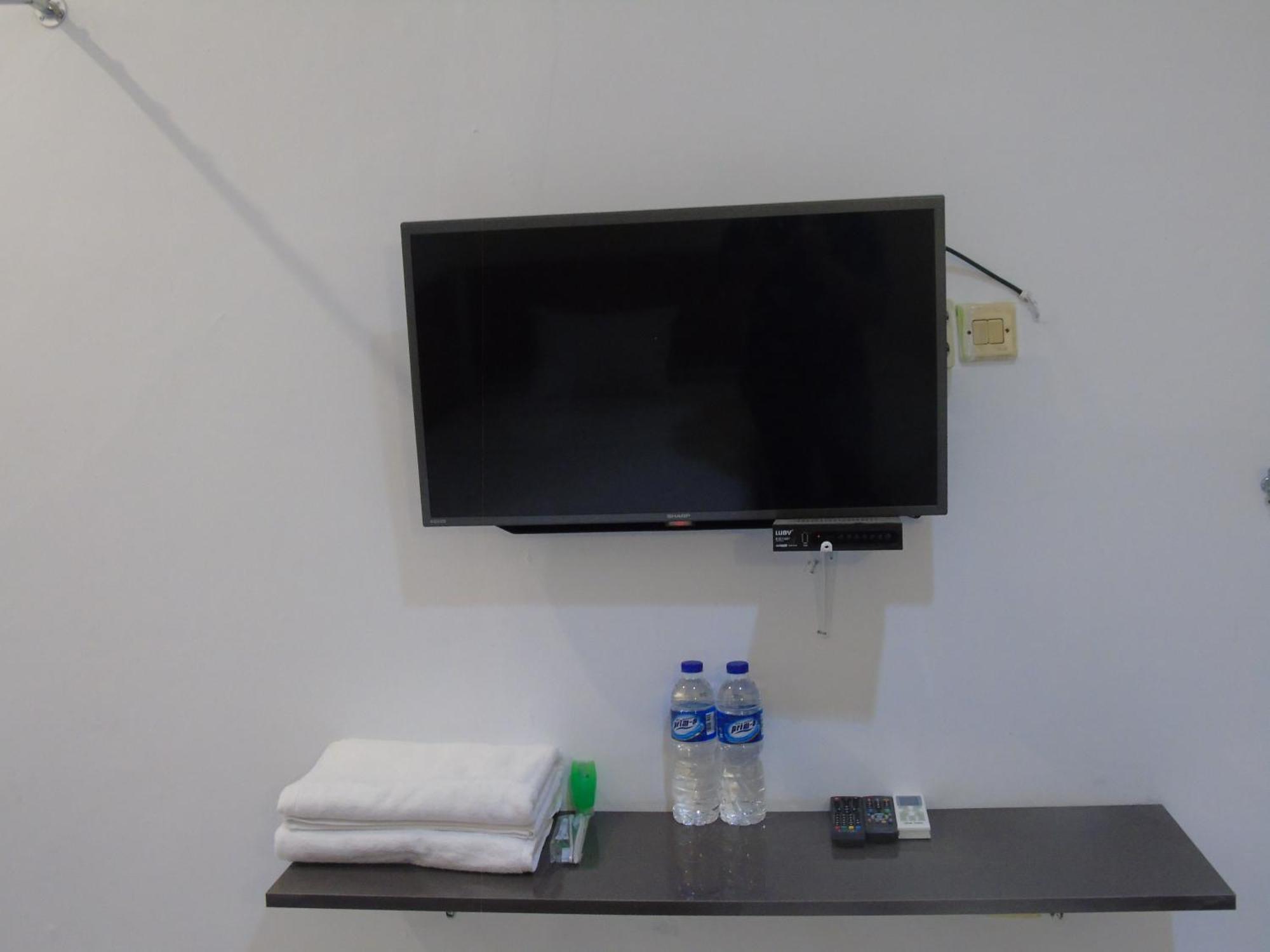 Hotel Permata Zamrud Cirebon Quarto foto