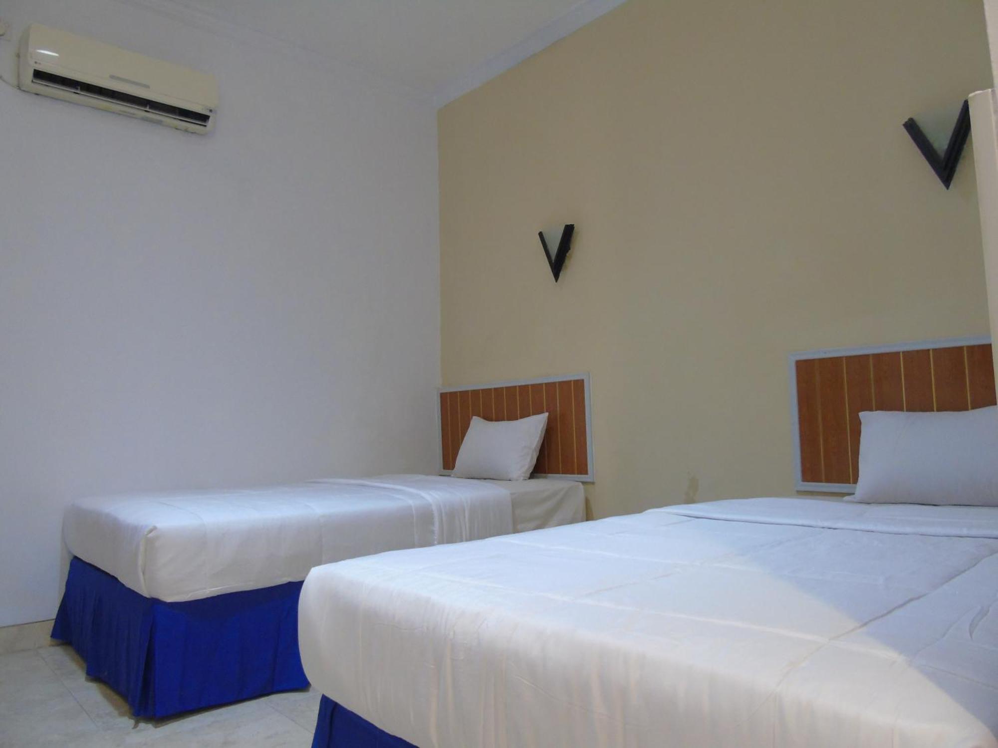 Hotel Permata Zamrud Cirebon Quarto foto
